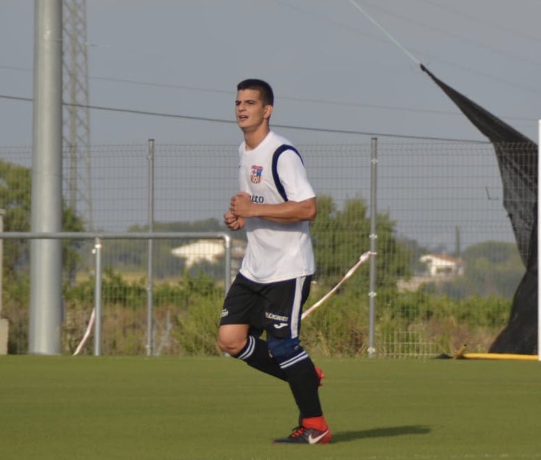CE_Torrellenc's tweet photo. RENOVAT!
#Tosso 1️⃣1️⃣
⚪️⚫️⚽️💪🏻
#4cat10 #futbolcat https://t.co/g708OWloER