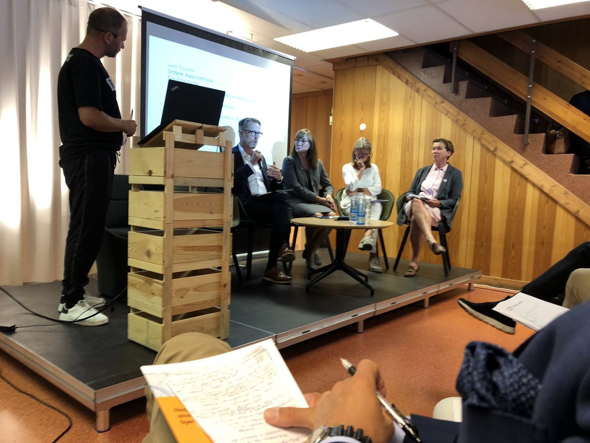 ChrisMacCormaic's tweet image. Nasjonal veikart for #smarte og #bærekraftige byer og lokalsamfunn. 
Lene Conradi; @evaurdal Grethe Fjærvoll og @hernes_john 
Veikartet er grunnlag for strategi arbeid og de 8 prinsippene skal hjelpe til å systematisere hvordan vi jobber i kommunen.
@doganorway @nordicedgeexpo