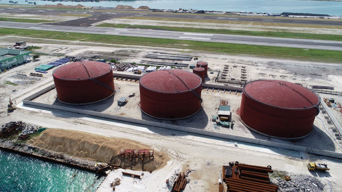 ECNEASE's tweet photo. #NewFuelFarm @VelanaAirport
TK101-Inspection completed after Hydro Testing.
TK102-Standby for Hydro testing
TK103-Tank currently undergoing Hydrotesting/Settlement Testing.
TK201/TK202-Preparation for Sand Blasting & Internal Lining
#VIAdevelopment
#DevelopmentOfHepYameen https://t.co/HXNp5thoyj