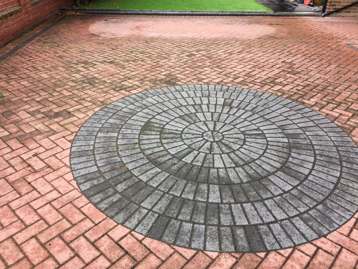 ReignWindwc1ean's tweet image. 💫Check out this driveway..👌🏽#driveway #patio #clean #Portsmouth #Southsea #windowcleaner #ReignyDayJobs Get in touch with our team to find out more about all our services. 😀0800-011-2737 07791-722-139
reignwindowcleaning.co.uk