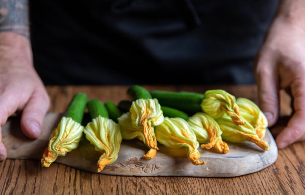 Courgette flowers just delivered by <a href="/Natoora/">Natoora</a>. Only fresh products for our guests at Opera Tavern!
#operatavern #coventgarden #coventgardenrestaurant #tapas #london #londonrestaurant #newopening #foodlovers  #londontapas #foodlovers #instafood #saltyardgroup #cometooperatavern