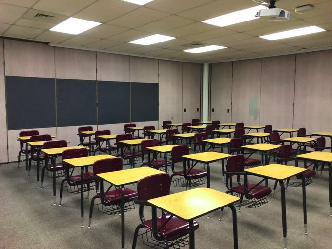 LLPJMadrigal's tweet photo. Meet @ELAWithMissP:
"Iβm a first year #LanguageArts #teacher at a city #school. Most of my #students #cannotafford school #supplies. We have #free #lunch & #breakfast due to such #lowincome."
#clearthelist -> https://t.co/HiBmAk1vH3 https://t.co/azvsjQkQRC