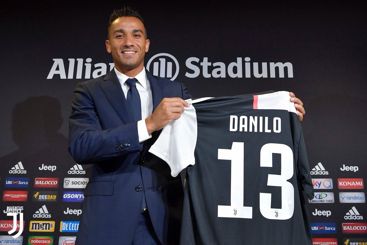 Roman_Prince__'s tweet photo. #WelcomeDanilo #LiveAhead #Juventus @2DaniLuiz
#FinoAllaFine ⚪️⚫️❤️ https://t.co/8fuSJEA7ZL