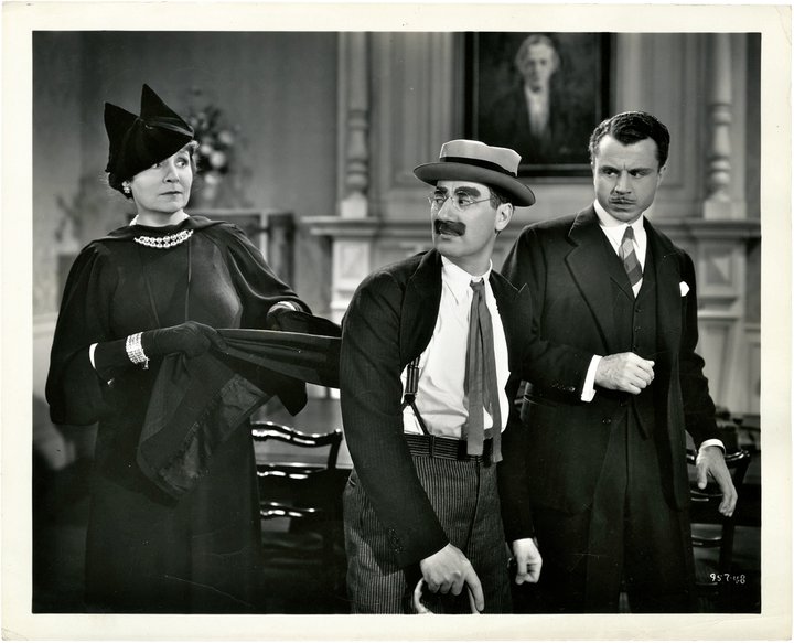 AllThingsMarx's tweet photo. #Hackenbush: Here boy. Take these bags and run up to my room and here's a dime for yourself.
#MrsUpjohn: Oh, no, no, no. This is Mr. Whitmore, our business manager.
#Hackenbush: Oh, I'm terribly sorry. Here's a quarter. #ADayAtTheRaces https://t.co/X1ABP4xAsN