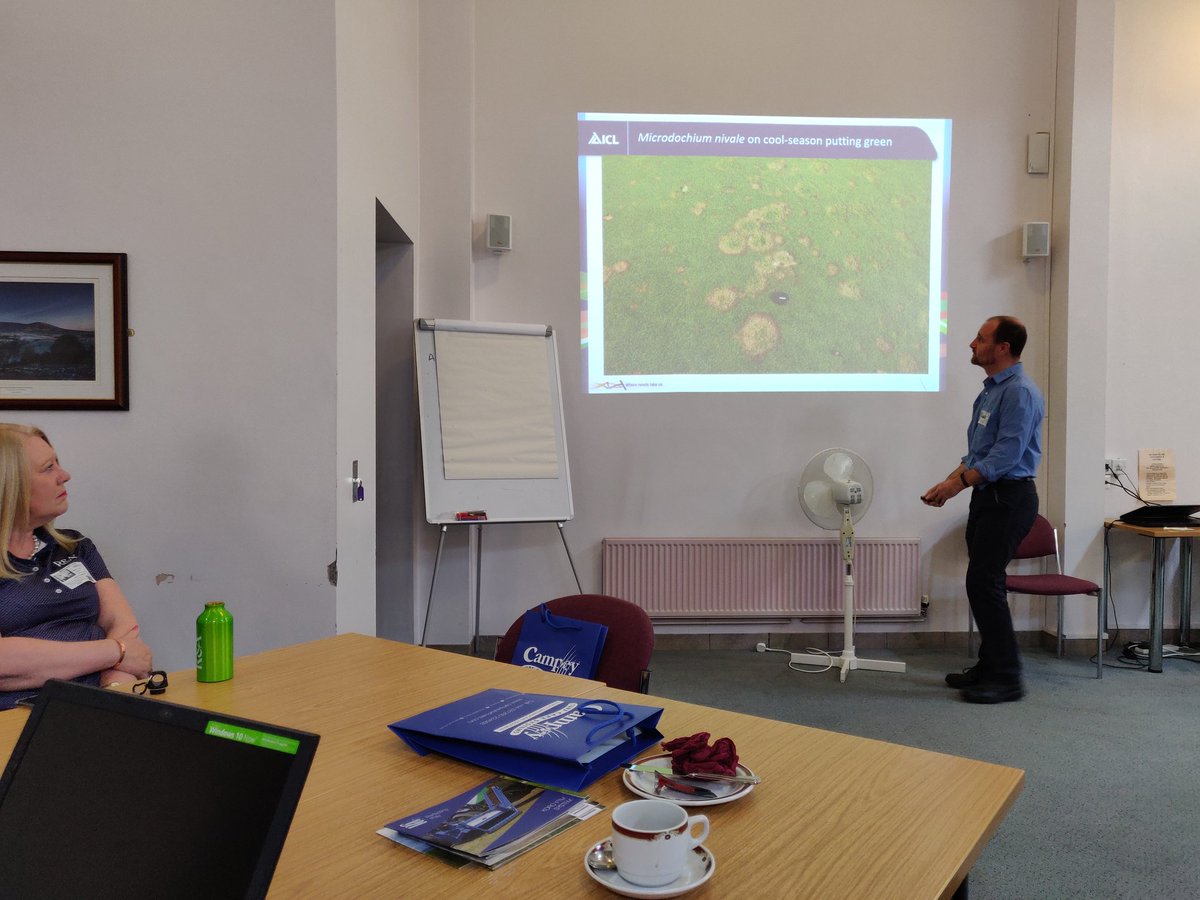 rpgp18's tweet photo. @AndyO_Turf presenting at our annual @randa scholars day @My_Apprentice Myerscough College. https://t.co/2UBXmkumdz