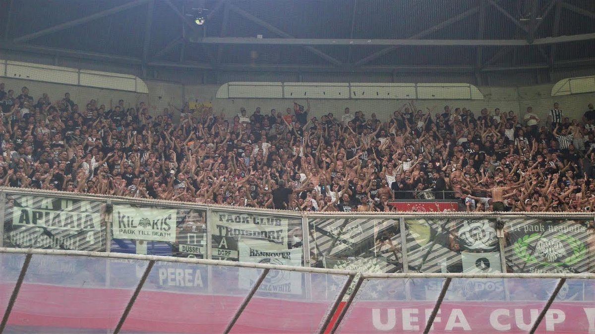 TerracesLife's tweet image. NEW: #Ajax 3:2 #Paok  13.08.#2019 F-Side &amp;amp; ... - See video at: terraces.life/1/v7wm- 

#tifo #ultras #hooligans #casuals #supporters #stadium #terraces #fans #groundhopping #europe #worldwide #awayday #matchday #13082019 #2016 #AjaxFc #Amsterdam #ChampionsLeague #Chants