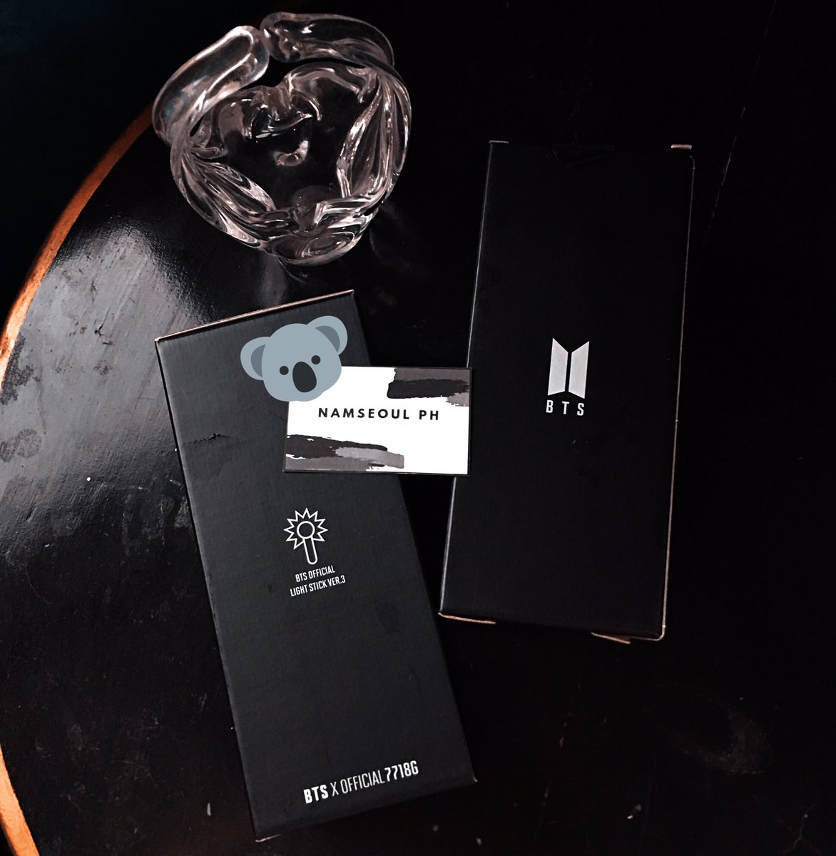 NamSeoulPH's tweet photo. [HELP RT] PH WTS/GO 🇵🇭

BTS Official Lighstick (Army Bomb Ver. 3/ABV3) | 2 SLOTS ONLY w/ freebies ✨

P2,700 [ALL-IN] + LSF

- sealed
- on hand &amp; ready to ship
- w/ 1 free official LY tear poster
- rfs: customer cancelled her orders

📌For reservations: https://t.co/JfYsyKVAwd https://t.co/191Vg87t1E