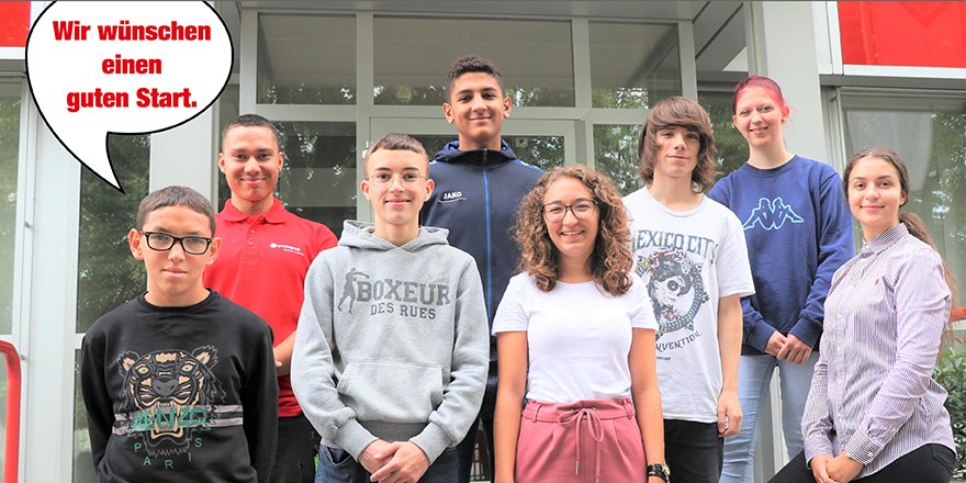 PermapackAG's tweet photo. In dieser Woche beginnen acht neue Lernende ihre Ausbildung bei #Permapack. Wir begrüssen sie ganz herzlich. Einen guten Start und viel Erfolg! 🤝 https://t.co/OakPcbR1Dj https://t.co/Py1oWXtQfn
