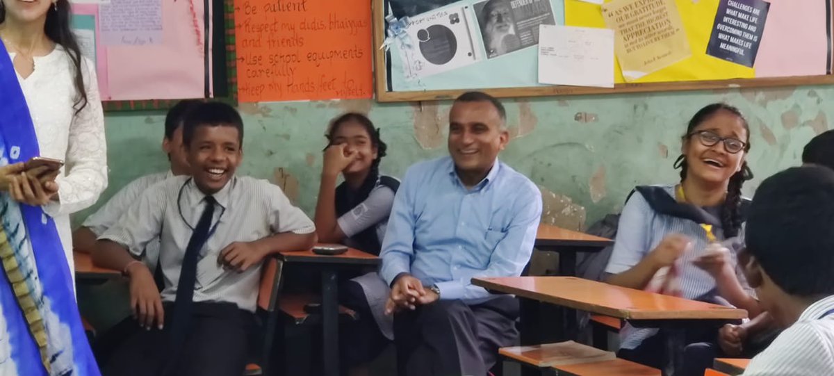 Sudhanshu_Vats's tweet photo. And today, as leaders, we became learners and students as a few of us participated in an Olympiad with @akanksha_india and a few created art as part of @viacommunity. We were all inspired and learnt a lot from the kids. It was our privilege to be the #OneLessBozo. #GiveBack https://t.co/90FCxZbDok