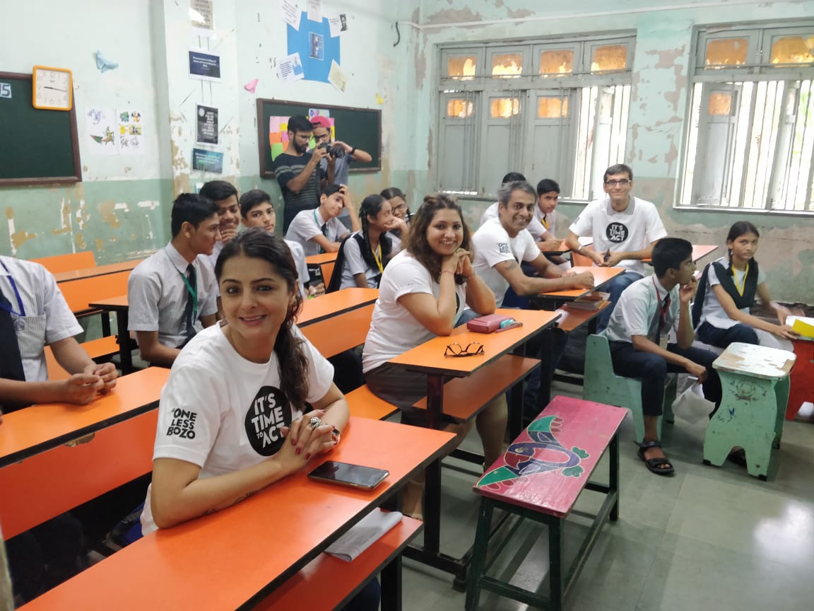Sudhanshu_Vats's tweet photo. And today, as leaders, we became learners and students as a few of us participated in an Olympiad with @akanksha_india and a few created art as part of @viacommunity. We were all inspired and learnt a lot from the kids. It was our privilege to be the #OneLessBozo. #GiveBack https://t.co/90FCxZbDok