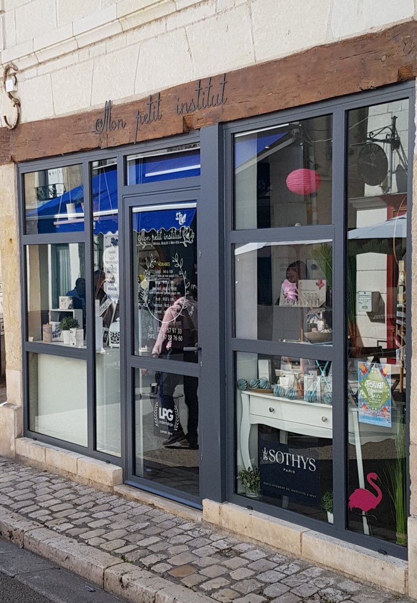 GuiblinFranck's tweet photo. 📌 #avecpoleemploi le dispositif #afpr , qui a fait ses preuves, est 💯 adapté au recrutement de nos petits commerces #amboise. Un employeur ravi👌 pour l'embauche de sa 1ere  salariée🙋‍♀️ dans ce salon d'esthétisme🧖‍♀️💅. @BoistardEric @ChDelorme76 @poleemploi_RCVL @ClaudeGuey https://t.co/Mmnb0aNJNk
