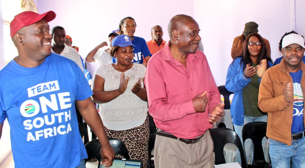 DA_Mpumalanga's tweet photo. Great vibes in Thulamahashe with our Provincial Leader, Jane Sithole @moloisrj as we are about to begin our engagement. The message of building #OneSouthAfricaForAll continues @moloisrj @bosmangrobler @Chanellel https://t.co/3qQTnE81j9