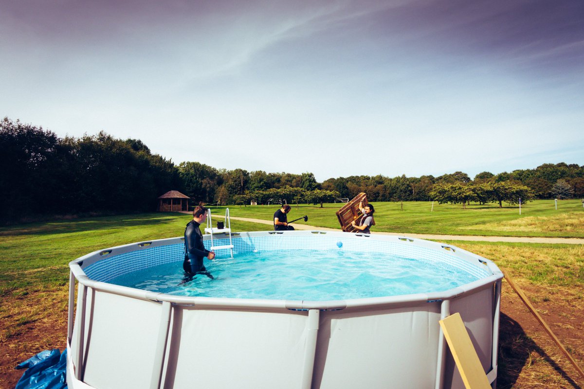 voidfactory's tweet image. Old picture that I just found of when we recorded the #seaofthieves watery sounds at @RareLtd. By the end of the multi days session, dozens of random objects were floating in our (temporary) swimming pool😅. Was great fun! #gameaudio #gamedev #sounddesign