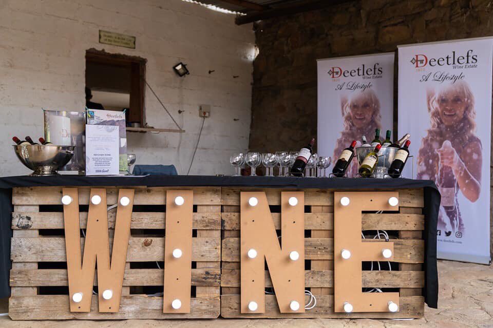 RunTheKaroo's tweet photo. Did someone say WINE?

Our wine partners Deetlefs Wine Estate cannot wait to pour some of their amazing tasting wine at Lormar!

#DeetlefsMoment
#UltimateKarooWine
#UltimateKarooExperience https://t.co/wgLxr1BH8W
