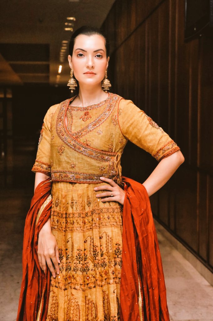 ArpitaCP's tweet photo. Decked up for Guldasta's press conference.
#NextProject
Outfit by- #RiRituKumar @RituKumar
Jewellery By- @SOHNAbySawansukha https://t.co/glTtGbiTFz