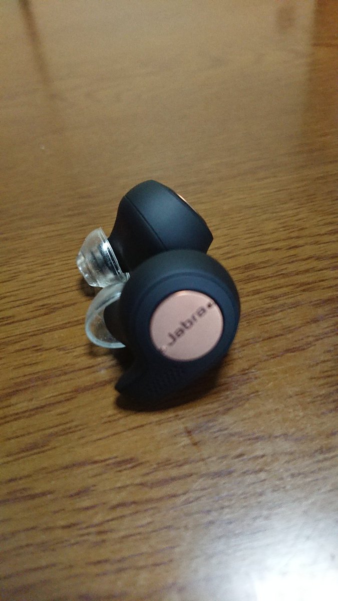 Tak しいたけフューチャー Jabra Elite Active 65t Fender Sureseal Tips ちゃんとケースに収納できるけど Te D01dと同じようにケースに貼りついてイヤホンを取り出すときに裏返しになる イヤピがケース内に残ってしまう等のリスクが T Co
