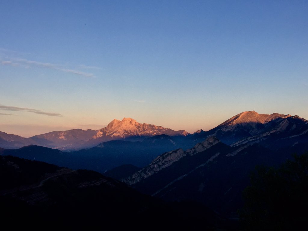 Xabi_gm's tweet photo. Bon dia! Des de  #RefugiRebost amb vistes al #Pedraforca. https://t.co/02XDckaAMF