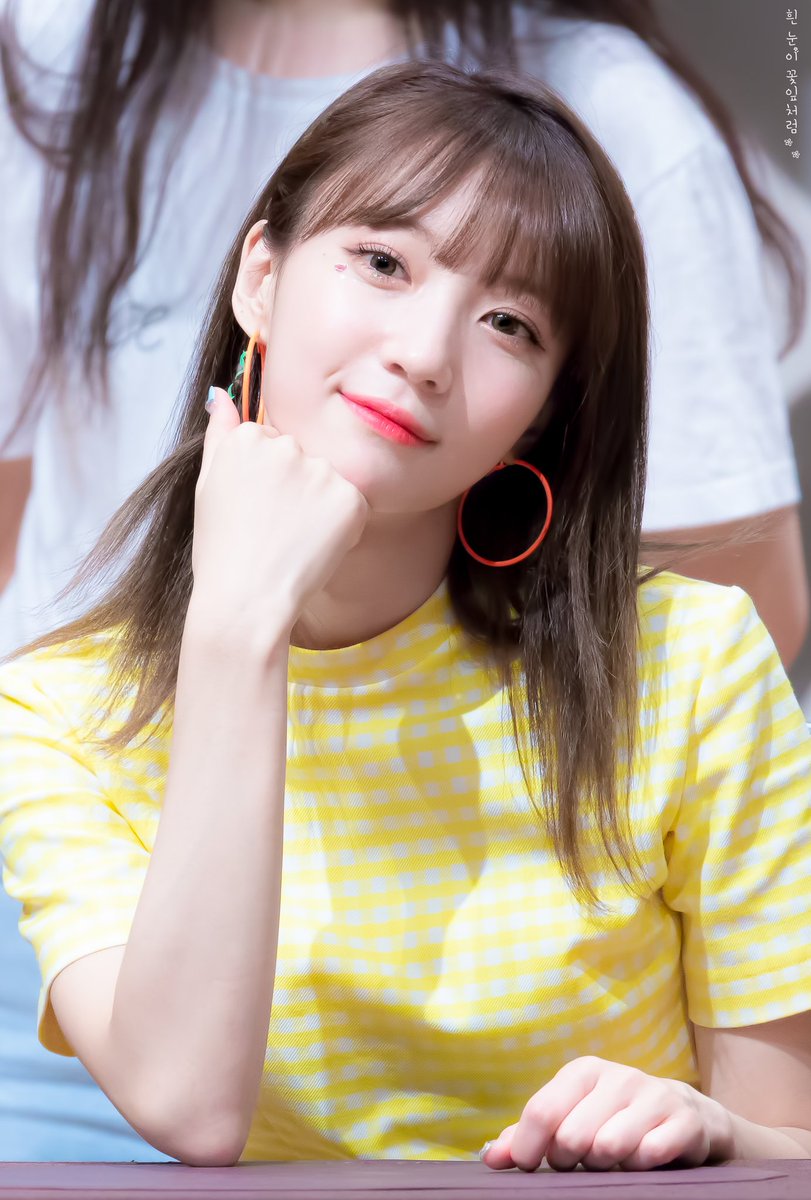 BYB_Blossom's tweet photo. #오마이걸 #OHMYGIRL  #비니 #배유빈 #binnie #ビニ 
190811 상암 팬사인회 
네 마음 위로 번지~ https://t.co/JkLnjA6RRO