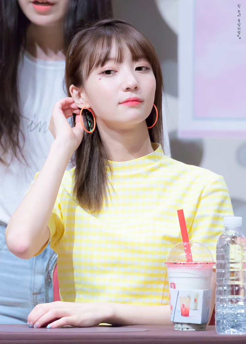 BYB_Blossom's tweet photo. #오마이걸 #OHMYGIRL  #비니 #배유빈 #binnie #ビニ 
190811 상암 팬사인회 
네 마음 위로 번지~ https://t.co/JkLnjA6RRO