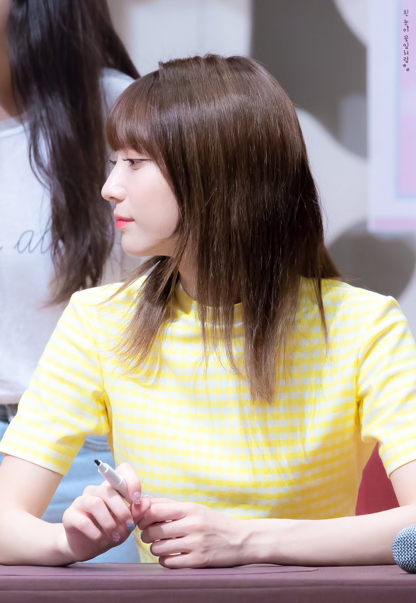 BYB_Blossom's tweet photo. #오마이걸 #OHMYGIRL  #비니 #배유빈 #binnie #ビニ 
190811 상암 팬사인회 
네 마음 위로 번지~ https://t.co/JkLnjA6RRO