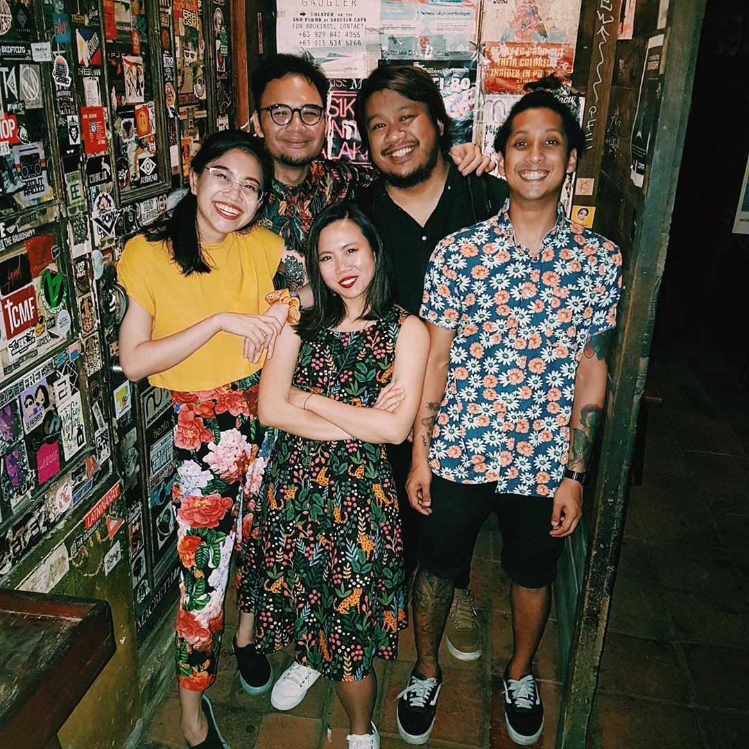 BloomBattle's tweet photo. 📸 From when we remembered and had time to take some pictures with you guys while at @SaguijoOfficial last Thursday!
-
⚔️🌸

#battlebloom #indiepop  #philippines #manila #mabuhay #saguijo #newfriends https://t.co/7tph4PUs84