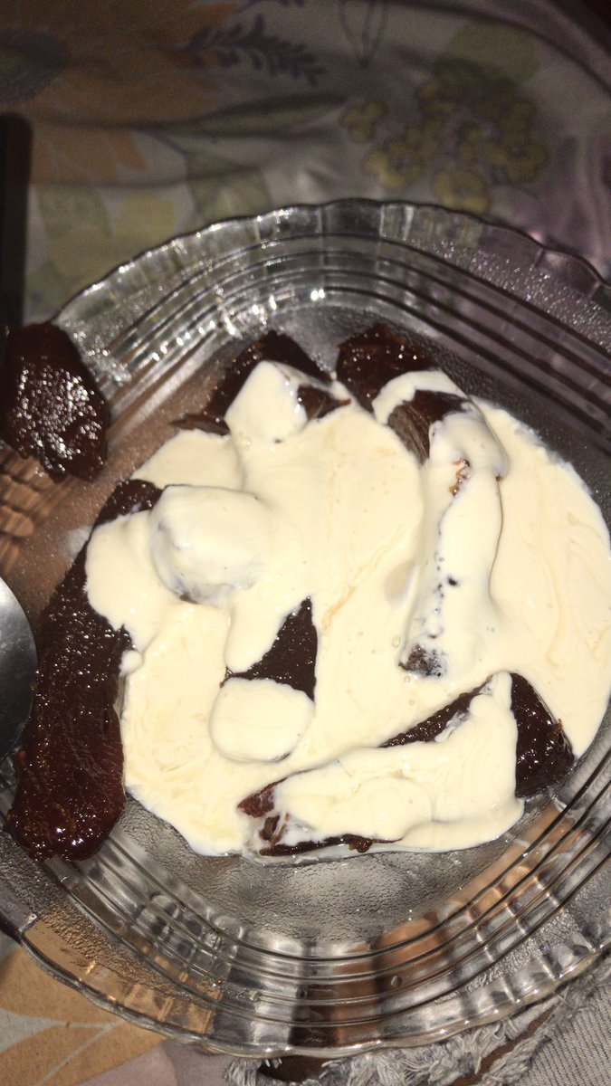 Rysilva's tweet photo. Goiaba com creme de leite🤤 https://t.co/9GTnA4V0kO