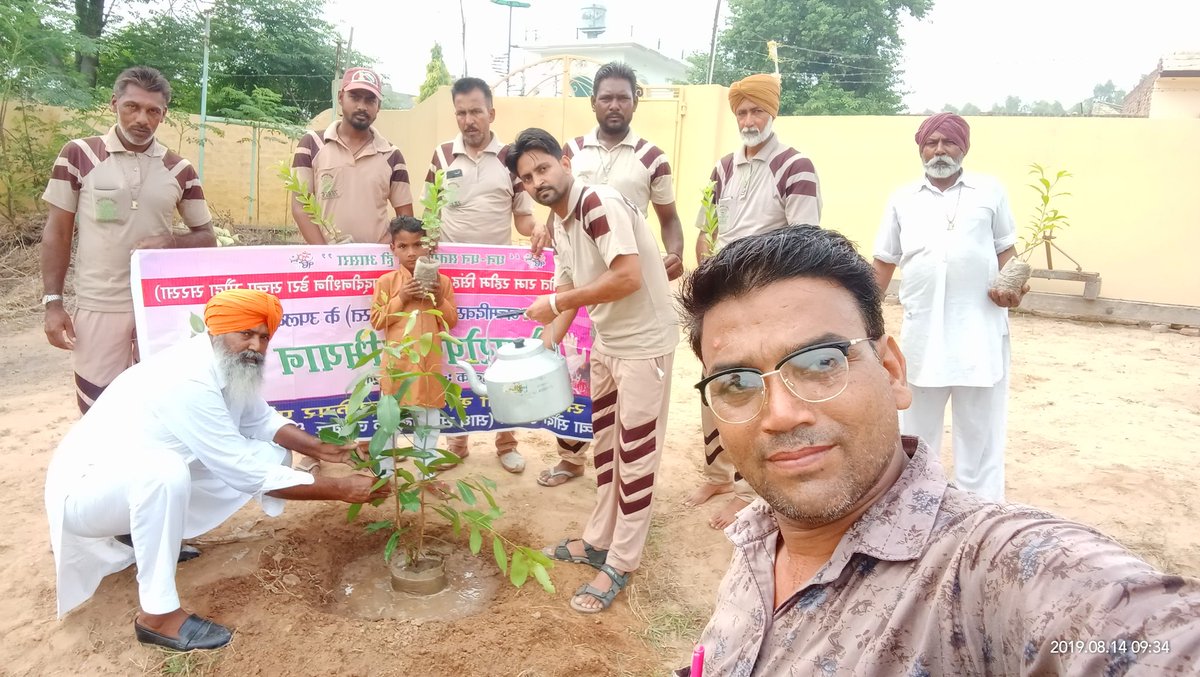 #SelfieWithTree
#BirthmonthOfStRamRahimJi
#DeraSachaSauda
#MegaTreePlantation 
आज ब्लॉक जाखल में हजूर पिता संत गुरमीत राम रहीम सिंह जी के पावन अवतार दिवस के उपलक्ष में हजारों पौधे रोपित किए गए