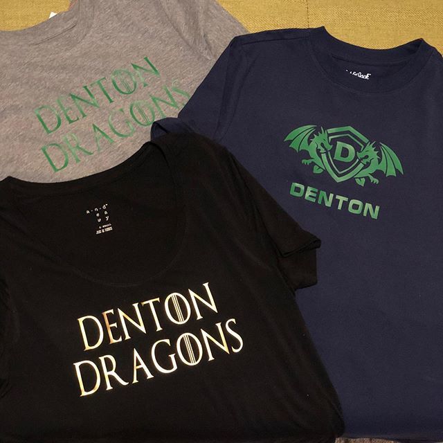 taraborowicz's tweet photo. New school shirts made by ME! #dentondragonsvisalia #3rdgradeteacher #newschoolyear2019 #wegettogotoschooltogether💙💙 #borowiczcrew https://t.co/QVWr21x3LS https://t.co/XIg8a9hcvc