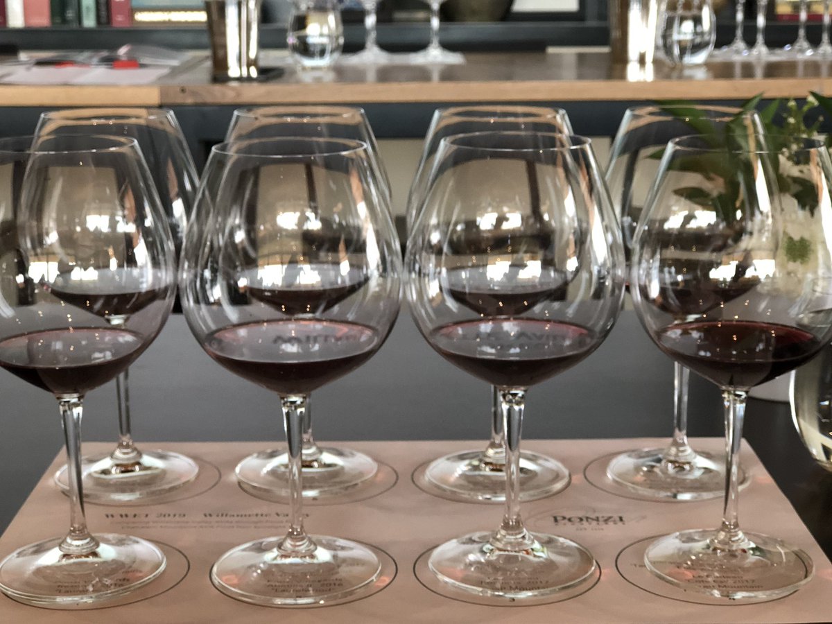 dallaswinechick tweet media