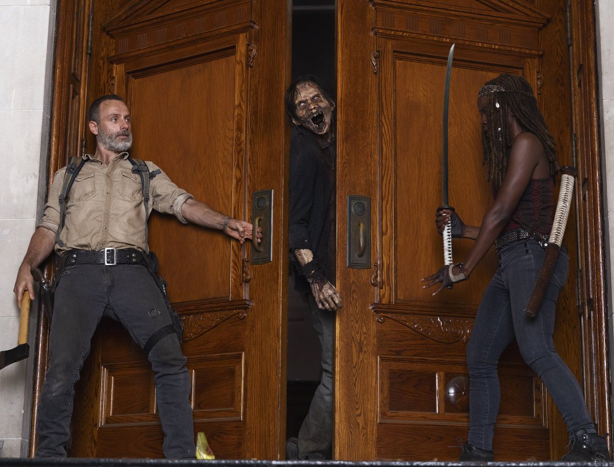 TWDUniverse__'s tweet photo. #DontOpenDeadInside #TWD9
#rickgrimes #Michonne @DanaiGurira #andrewlincoln
📷 Van Redin/AMC #TWD #TWDS10 #TWD10 #TheWalkingDead #TWDFamily #FearTWD #FTWD #FTWDS5 #TalkingDead #TWDRewards #fearfamily #FTWDFamily @WalkingDead_AMC https://t.co/EagMmJH7tl