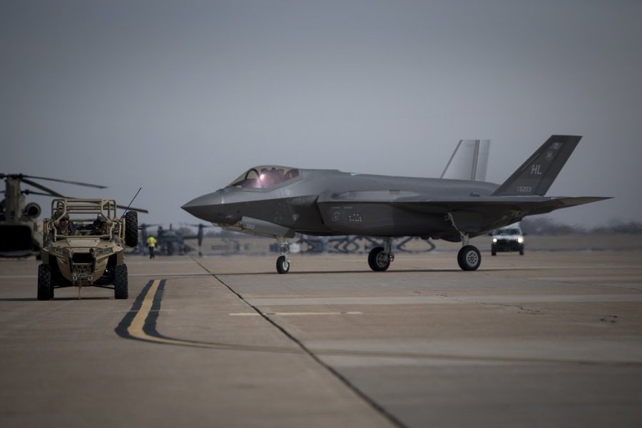 EB6HiHyW4AAyN9Z?format=jpg&name=900x900