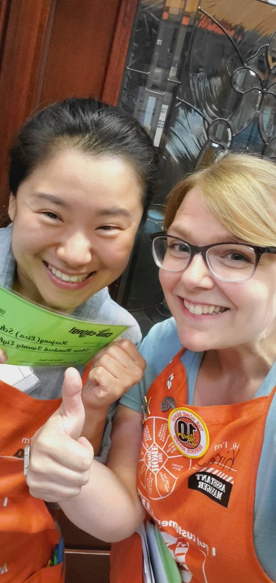 KiraReynolds12's tweet photo. Lisa is stoked to have her first #chachingcheck! Love seeing those smiles and $$$! #4709puyallup #D52Elite #OrangeRockstar! https://t.co/IblwhyowLW