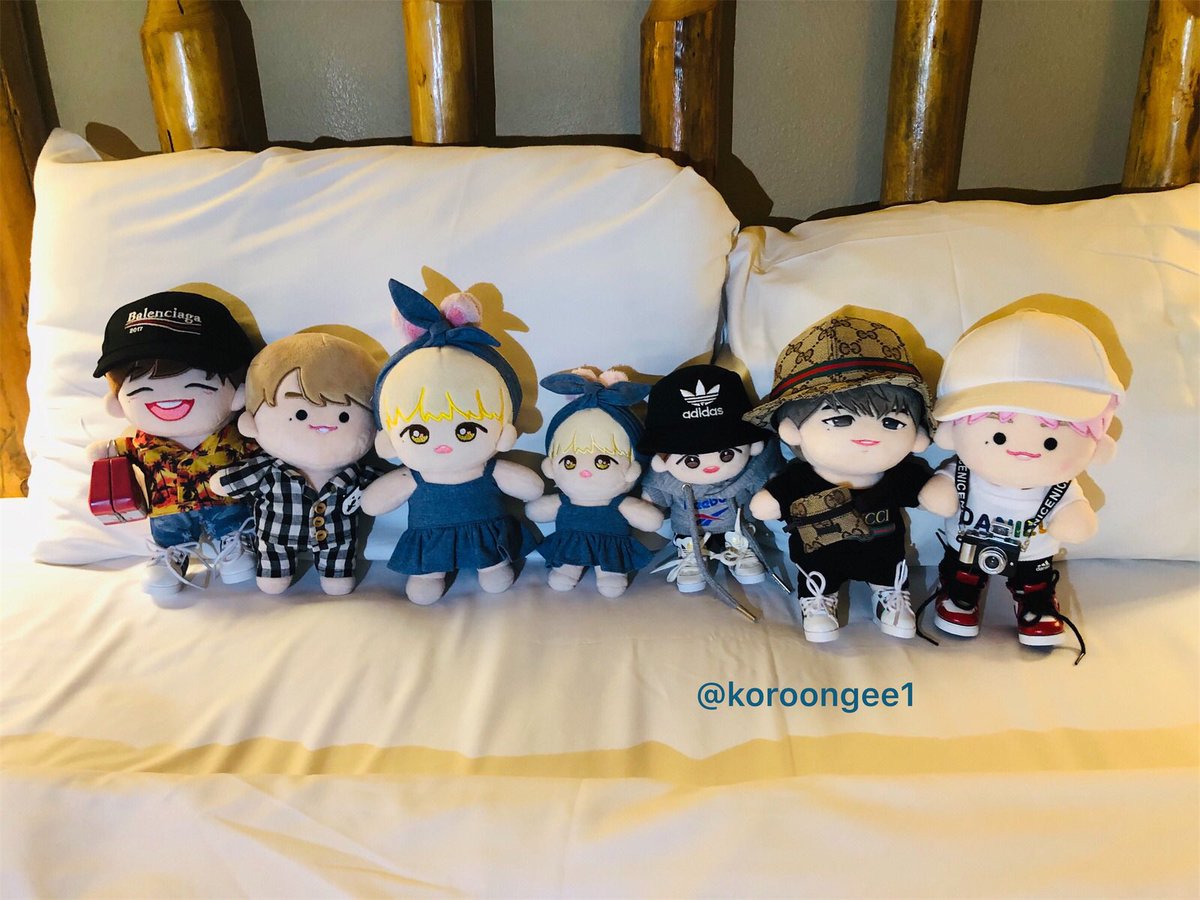 koroongee1's tweet photo. 거의 하루종일 운전하고 결국 잘 도착했습니다 😅 사람이 여행온건지 인형이 여행온건지 ㅋㅋㅋ 아가들도 힘든 하루였으니 잠옷 입고 꿈나라로 😆 굿나잇 🌙
#강다니엘 #강다니엘인형 #허니엘 #녜리츄 #레모니엘 #리모니엘 #베베코룽 #오드플랙 #핑머츄 #여행 https://t.co/Pq1Muhwlvo