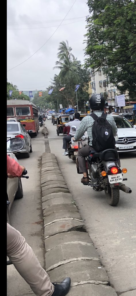 phssssst's tweet photo. @MumbaiPolice @RoadsOfMumbai Wrong side riding, Vijay nagar, Marol Maroshi, Andheri East, Mumbai 400059. 10:30 am, 14th August 2019. #stopwrongsideriding #stopwrongsidedriving @CPMumbaiPolice #pleaseenforcelaw #beg #makeroadsafe https://t.co/lViuhWsIS4