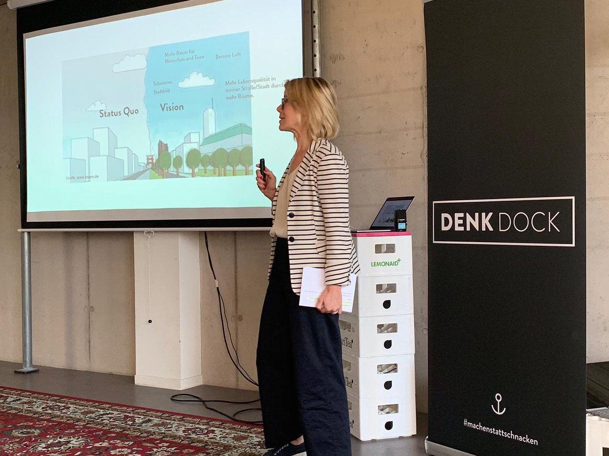 smones_s's tweet photo. #einfachhappy mit unserem ersten #DENKDOCK @betahausHH. Danke Eva von der Körber-Stiftung und Moritz von @savedemocracyHH für die inspirierenden Impulse. Danke an die Teilnehmer für das Hören auf ihr #politisches bauchgefühl.            #machenstattachnacken @DCKLND https://t.co/oEWXJl9dqH