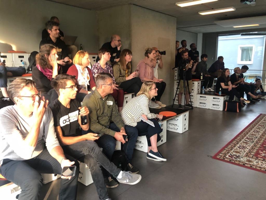 smones_s's tweet photo. #einfachhappy mit unserem ersten #DENKDOCK @betahausHH. Danke Eva von der Körber-Stiftung und Moritz von @savedemocracyHH für die inspirierenden Impulse. Danke an die Teilnehmer für das Hören auf ihr #politisches bauchgefühl.            #machenstattachnacken @DCKLND https://t.co/oEWXJl9dqH