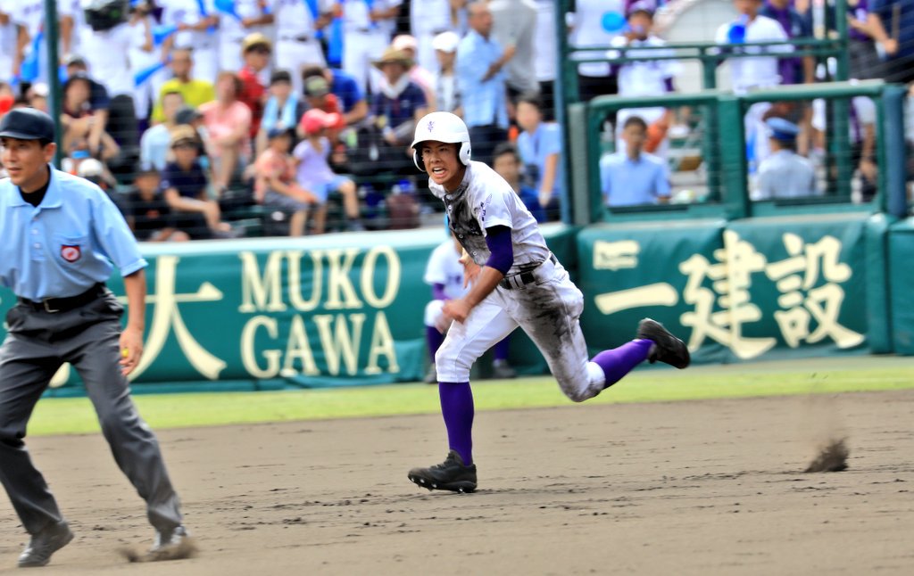 汗と涙 足で魅せる 関東一 大久保翔太 １番打者 がその足で魅了 速い ここまで内野安打２つ チームのヒット２本は大久保 夏の東東京大会では７盗塁 あの先輩 オコエが記録した６盗塁を上回るオコエ超えを記録したという 足で熊本工業を