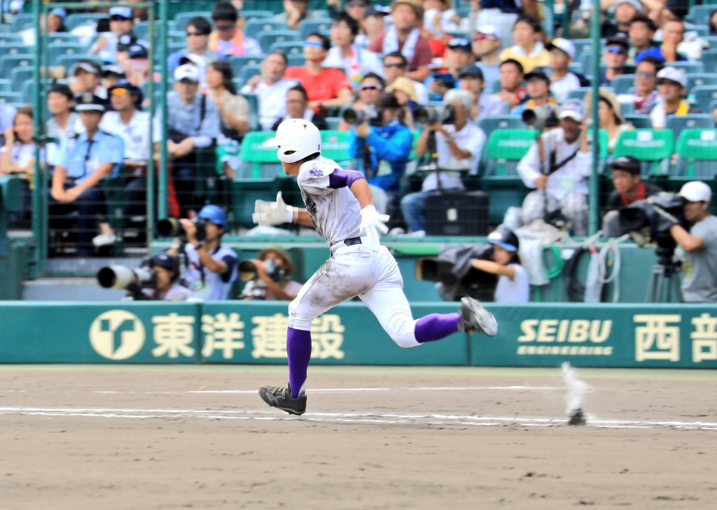 汗と涙 足で魅せる 関東一 大久保翔太 １番打者 がその足で魅了 速い ここまで内野安打２つ チームのヒット２本は大久保 夏の東東京大会では７盗塁 あの先輩 オコエが記録した６盗塁を上回るオコエ超えを記録したという 足で熊本工業を