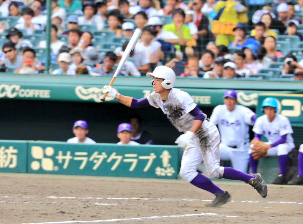 汗と涙 足で魅せる 関東一 大久保翔太 １番打者 がその足で魅了 速い ここまで内野安打２つ チームのヒット２本は大久保 夏の東東京大会では７盗塁 あの先輩 オコエが記録した６盗塁を上回るオコエ超えを記録したという 足で熊本工業を