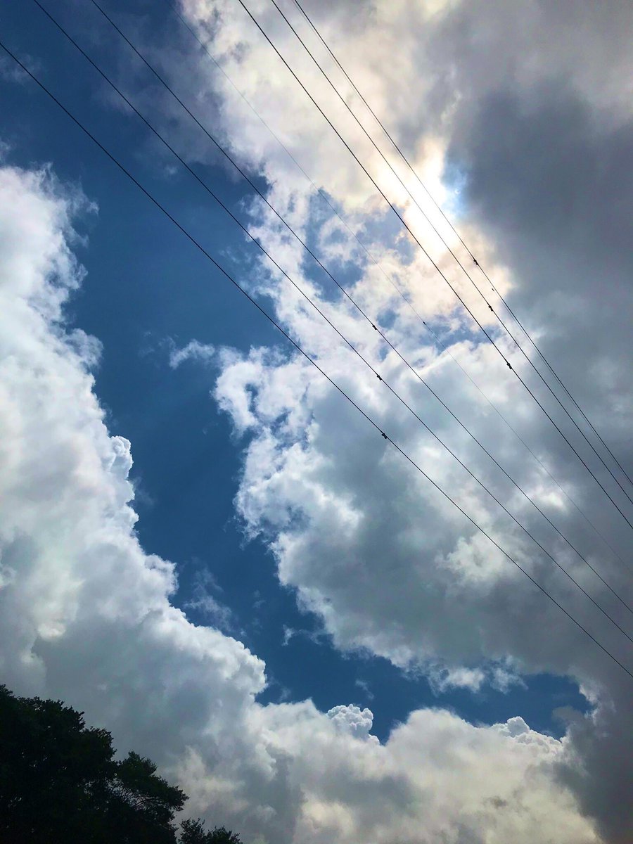 映画 天気の子 On Twitter 空は海よりもずっと深い 未知の世界なんだって 天気の子 お天気ガール 百パーセントの晴れ女 Https T Co Gzvhpjumtw Twitter