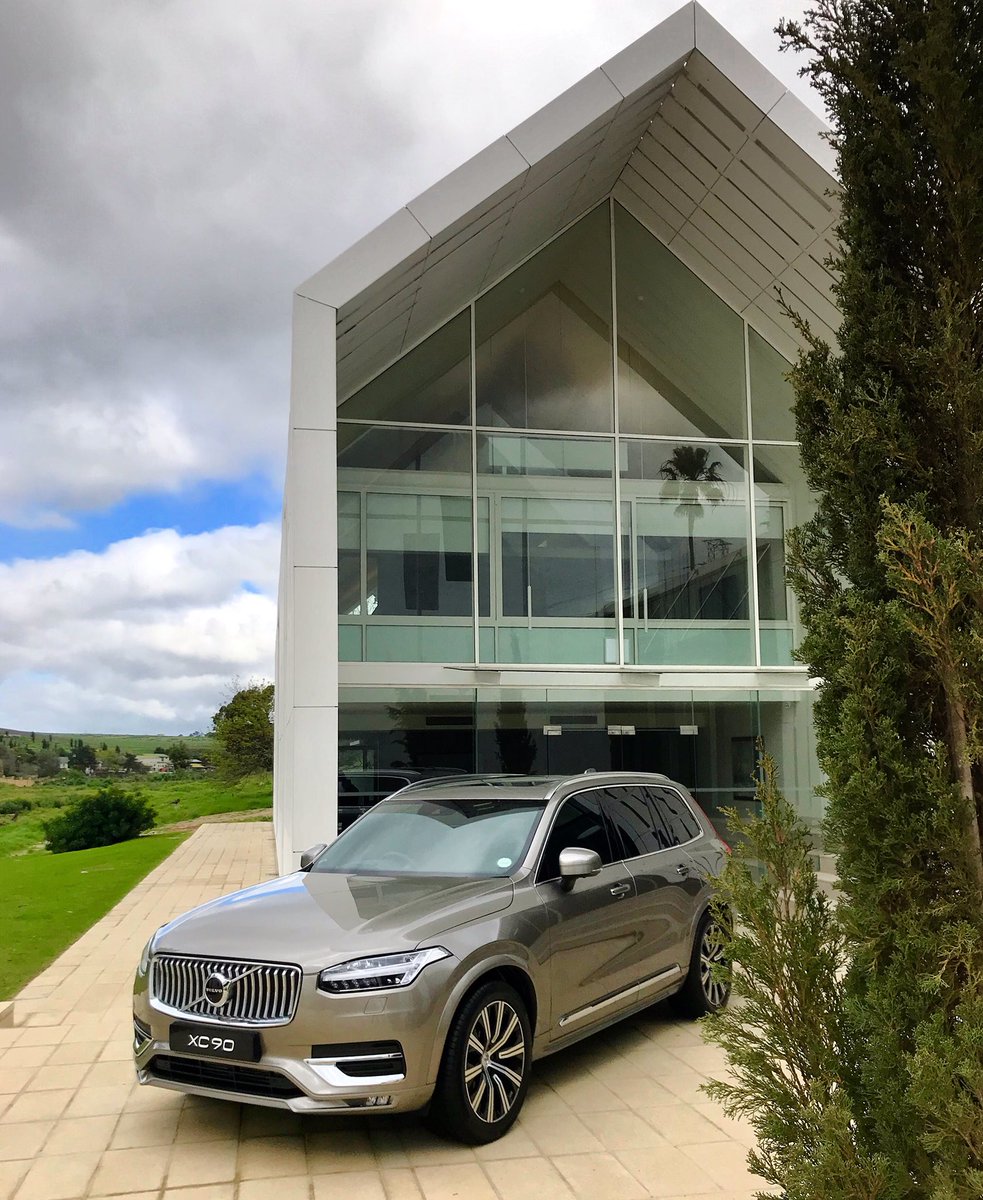 khuleonwheels's tweet photo. Signing off from the Western Cape where we met the refreshed @VolvoCar_SA XC90. Subtle exterior and interior changes keep things fresh. Introduction of Volvo Concierge means added peace of mind for buyers. Engines stay the same with hybrid T8 standing out for power &amp; efficiency. https://t.co/yZfvXZ4RhX