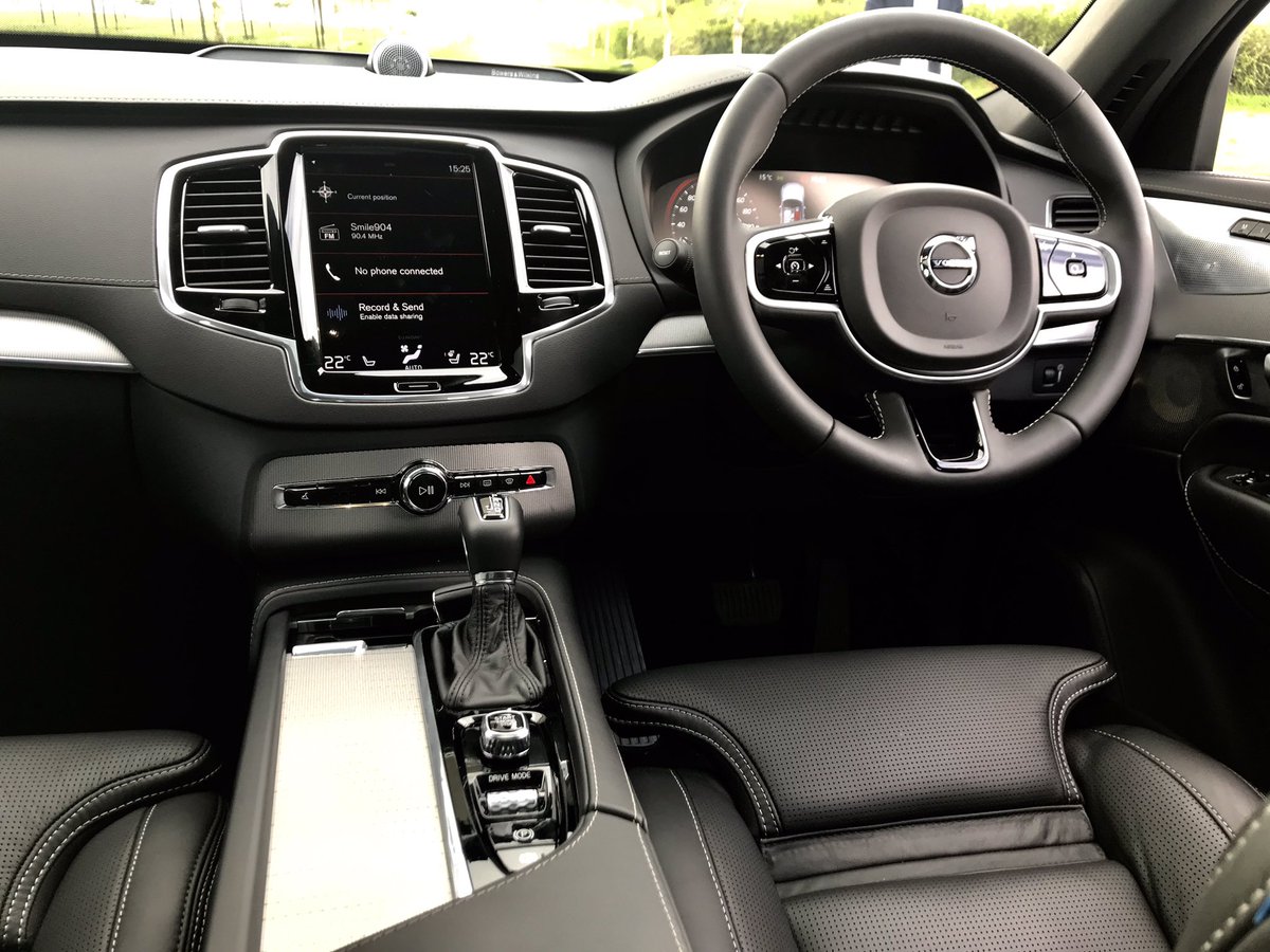 khuleonwheels's tweet photo. The XC90 offers a range of two-litre, four-cylinder engines that are paired an 8-speed auto transmission. There’s one diesel engine XC90 D5 (173kW/480Nm), two petrol engines T5 (187 kW/350Nm), T6 (235kW/400Nm) and one hybrid T8 (300kW (235 kW + 65kW)/640 Nm (400Nm+240Nm). https://t.co/LTnrqfsyb2