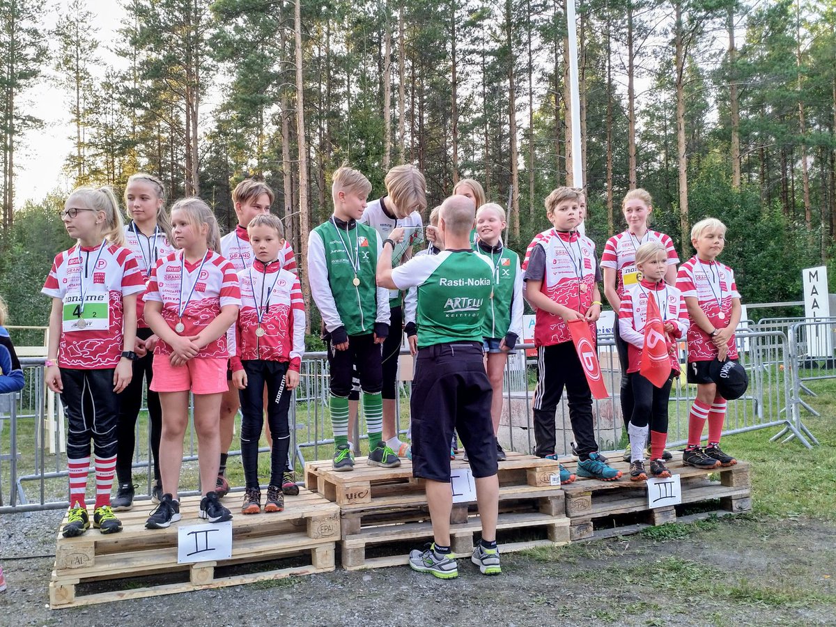 Rasti-Nokia suunnisti Hämeen #Oravapolkuviesti'n voittoon. Mahtavaa #nuoret ja #valmennus #suunnistus 🏆🎉💐💪