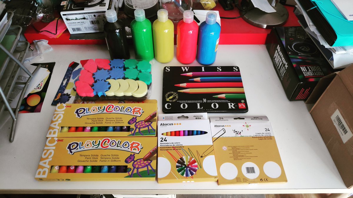 Tot preparat per a divendres 16 d'Agost a les 12h a Pl. Rovira a les Festes de Gràcia, taller de pintura i música de <a href="/escoladerockedu/">Escola de Rock</a> a l'Error! Fest abans del concert vermut de <a href="/xaviercalvet/">Xavier Calvet</a> ✊🏿 <a href="/error_design/">mosa alhasmi</a> #errormusic <a href="/BitLabCat/">BitLab Cooperativa</a> <a href="/atsf_bcn/">Arquitectos Técnicos Sin Fronteras</a> <a href="/EscolesCoop/">EscolesCoop</a> #MusicAula #MissióKèniap