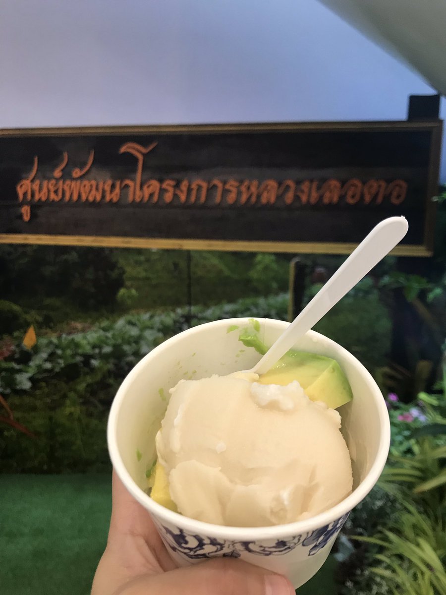 oa_aee's tweet photo. อร่อยๆ ใครชอบ 🥑 “ไอศครีมอาโวคาโด” 🥑 จากงานโครงการหลวง ปีนี้ครบรอบมูลนิธิโครงการหลวง ๕๐ ปี วันที่ ๙-๑๘ สิงหาคม นี้ เท่านั้น 🥑 CTW จ้าาาาา 🥰
#RoyalProject50 #โครงการหลวง https://t.co/SlTeShQMXW