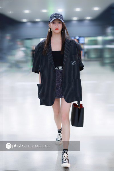 Imaginechina1's tweet photo. Chinese actress Guan Xiaotong flaunts admirable creamy skin and slim figure with sexy long legs at Shanghai airport #GuanXiaotong #XiaotongGuan #关晓彤
https://t.co/vCJC1YyraM https://t.co/CG6FVn2Sey