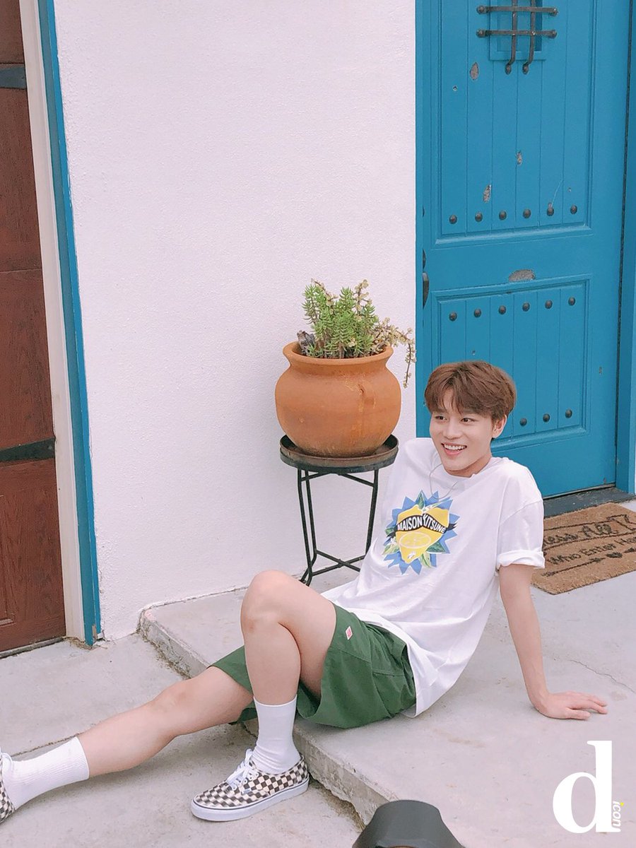 Dicon_NCT127's tweet photo. 디아이콘 예약 판매 마지막 날😆 LA 디아이콘 촬영 현장에서의 작은 추억을 공유합니다. 청량시티 📸폰카 Ver. 지금 확인하세요!

NCT 127 디아이콘 예약 판매는 오늘 오후 11시 59분에 종료됩니다💚

#디아이콘_NCT127_여름시티
#NCT #NCT127 #도영 #태일 #해찬 #DOYOUNG #TAEIL #HAECHAN https://t.co/uf4pqfPgJE