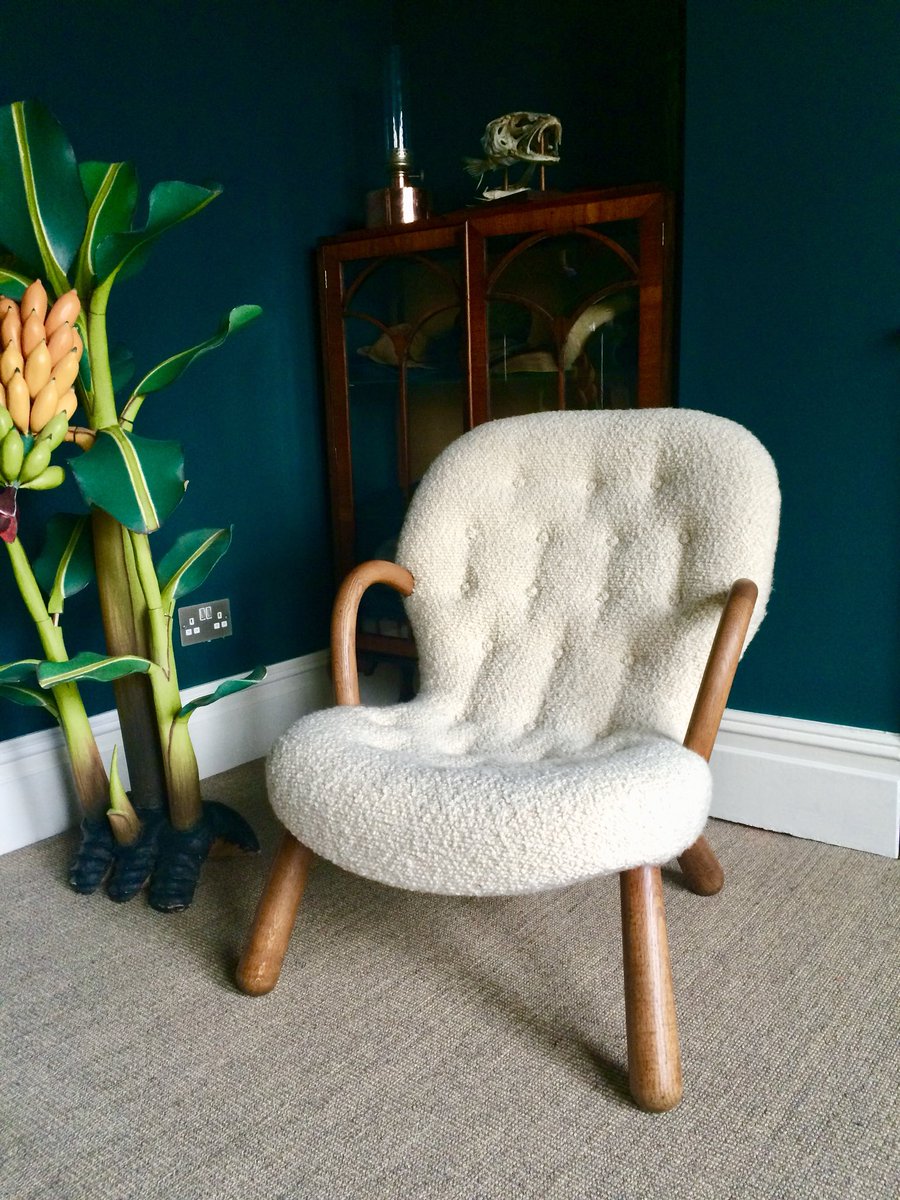 relovedsimion's tweet image. In situ, a Reloved Clam Chair originally designed by Philip Arctander in 1944. Fabric supplied by @ButeFabricsLtd What do you think? #statementchair #bespokeupholster #simionhawtinsmith #moneyfornothing