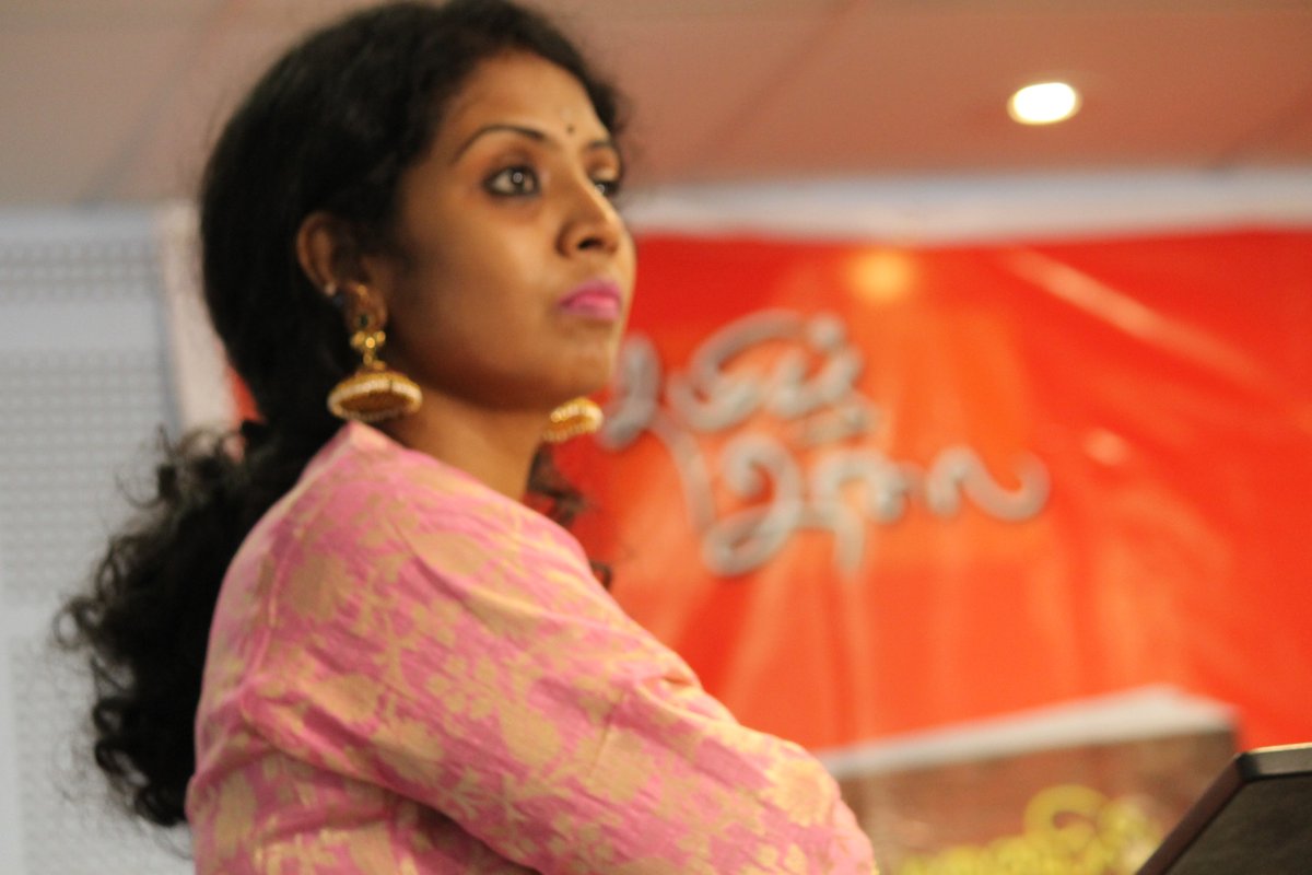 padmavathyvae's tweet photo. Candid stills from Arunbarathi Book Release Functions
#WriterVPadmavathy #PadmavathyWriter https://t.co/64IDD2f3cH