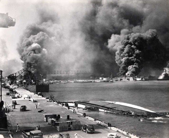 James1940's tweet photo. A pal of mine in California just sent me these of the attack on Pearl Harbor - unbelievable quality for 1941! https://t.co/wZypyq2wqD